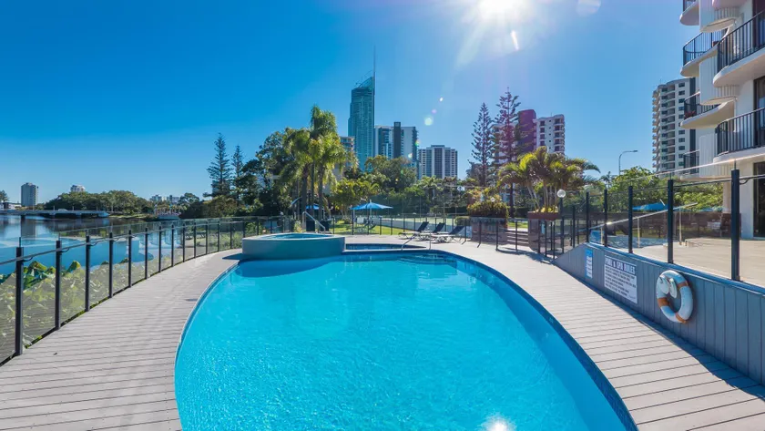Silverton Apartment Resort Surfers Paradise - Image 1