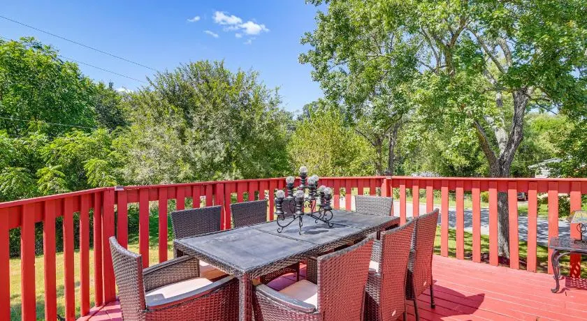 Global Staycation! Scenic Pikesville Family Home - Image 1