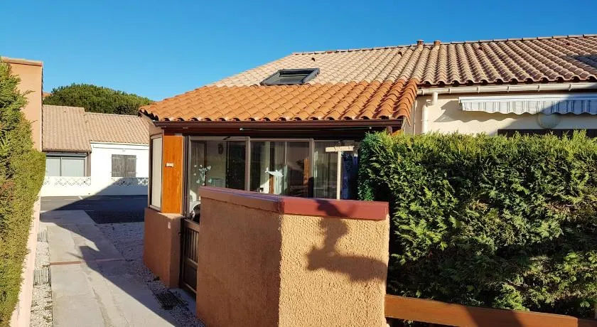 Maison accueillante à Leucate avec jardin et terrasse - Image 1