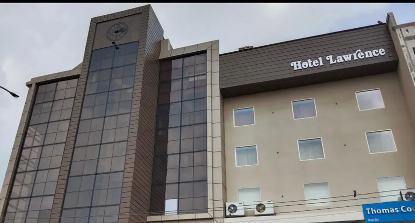 Hotel Lawrence - Image 1