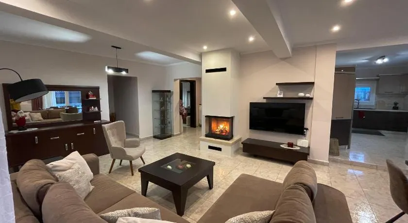 Aristides Guesthouse - Image 1