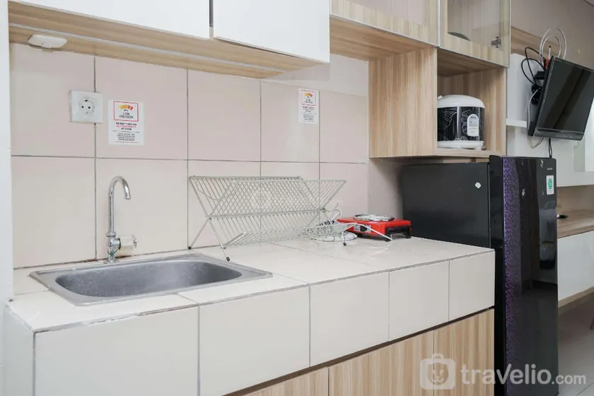 Simply Strategic and Comfy Studio Paramount Skyline Apartment By Travelio - Image 1