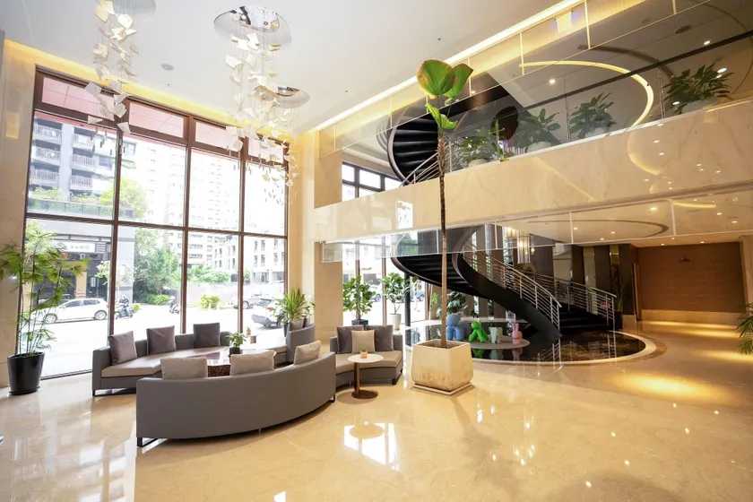 HE TI Hotel - Image 1