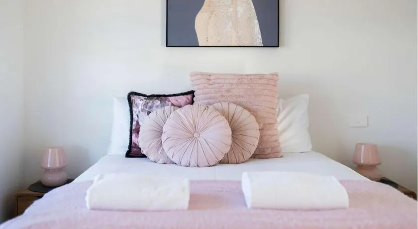 The Elm Apartments - The Pink Room - Image 1