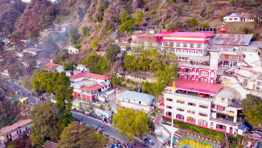 Calux Hill Queen (Formerly Amara at Mall Road with Free Parking) - Image 1