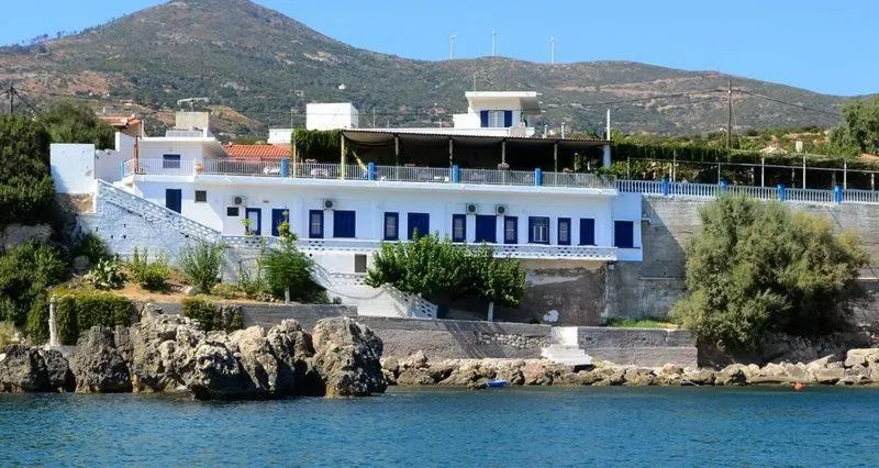 Chrisopetro Rooms - Image 1