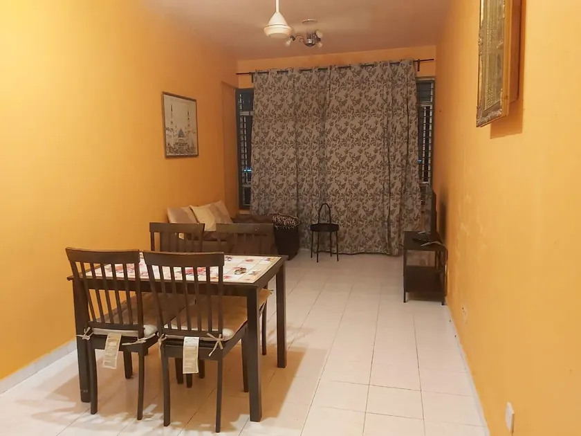 HUSNA'S MUSLIM HOMESTAY - Image 1