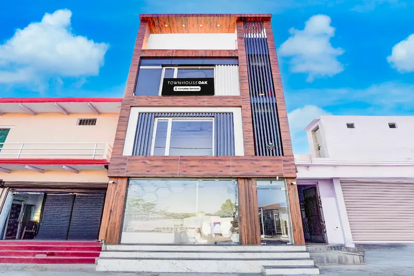 Townhouse Oak Govardhan - Image 1