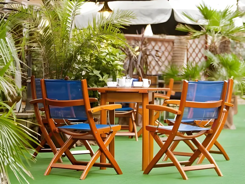 Luna Hotel - Image 1