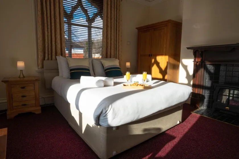 Milverton Hotel - Image 1