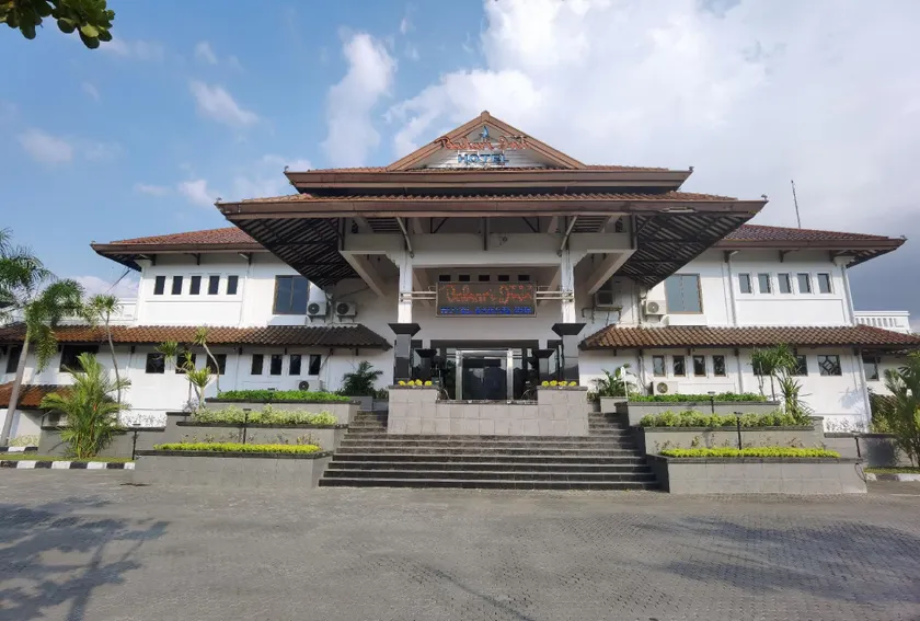 Bahari Inn - Image 1