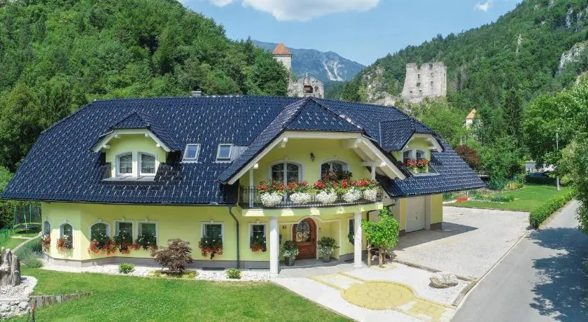 Apartments Grad Kamen - Image 1