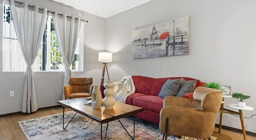 Luxurious 2Bed 2Bath Retreat in Prestigious Irvine - Image 1