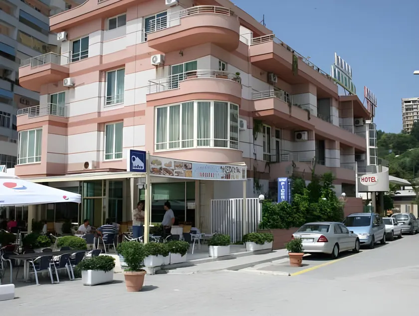 Hotel Kristal - Image 1