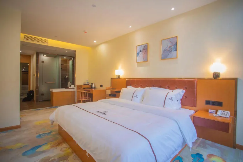 Kaishan Holiday Hotel - Image 1