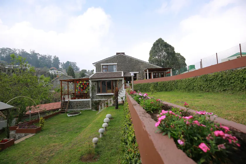 snow drop villa - Image 1