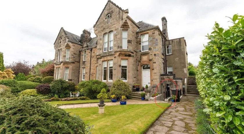 The Lindsay House - Image 1