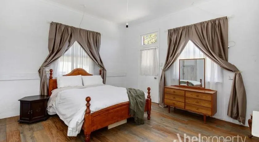Historical cottage in the hills - Image 1