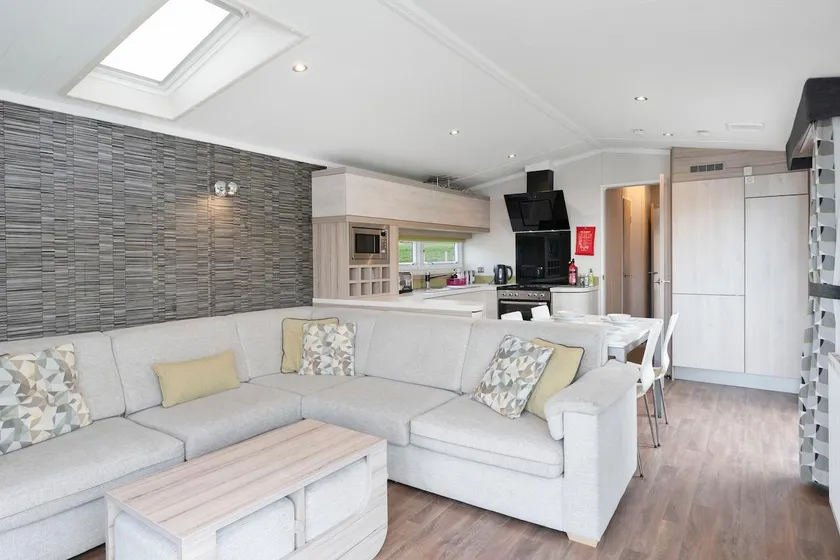 Spacious 2BR in Seton Sands | Free Parking | Pool - Image 1