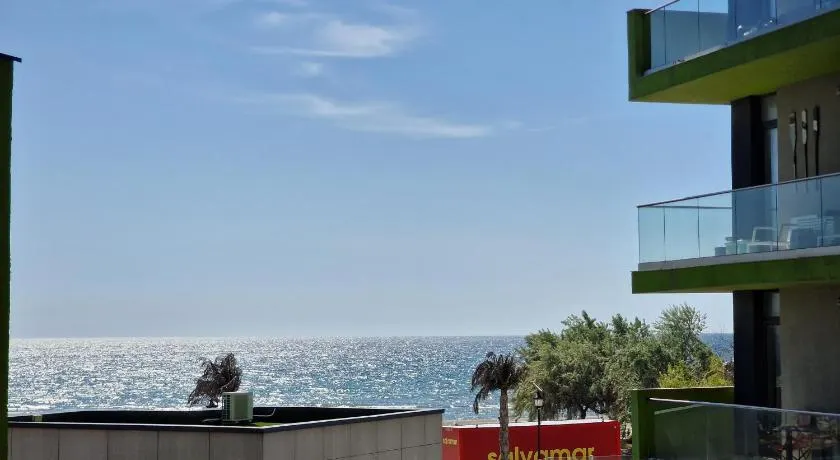 HUGO BEACH ApartHotel Pool & SPA Mamaia Nord - Image 1