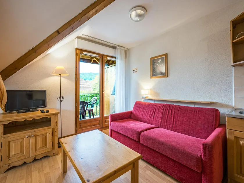 Large 8-Person Apartment in Giez - Image 1