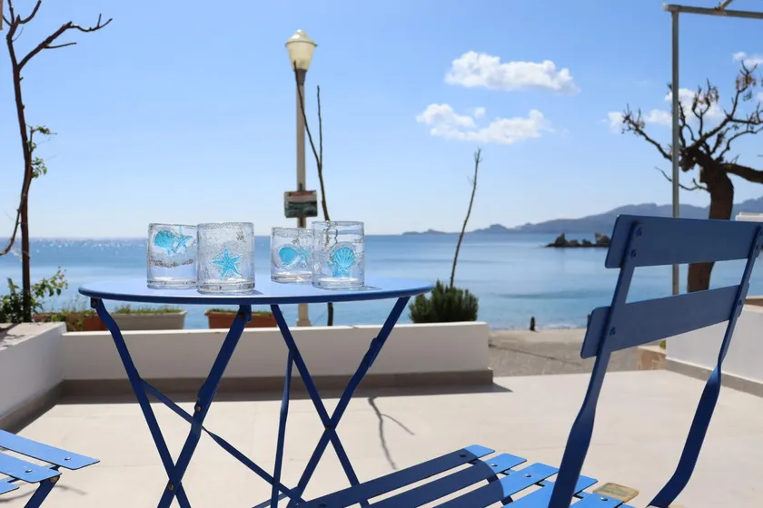 Charaki Escape Chic Studio with Seafront Patio - Image 1