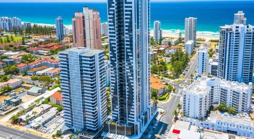 Qube Broadbeach Ocean View Apartments - Image 1