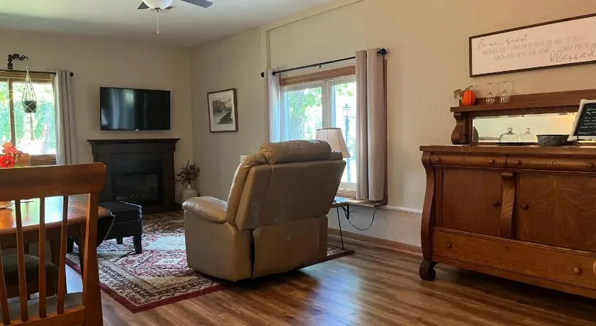 Big Hollow Guest House - Image 1