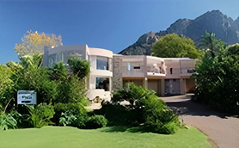 Lumley's Place Guesthouse - Image 1