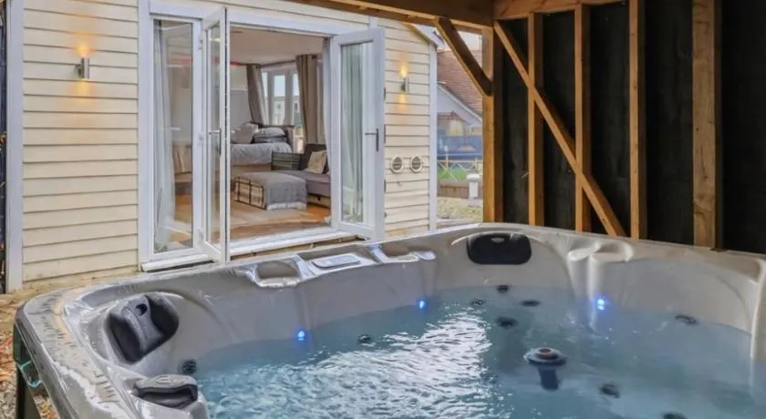 Lovely studio annex in Lilliput near Sandbanks - Image 1
