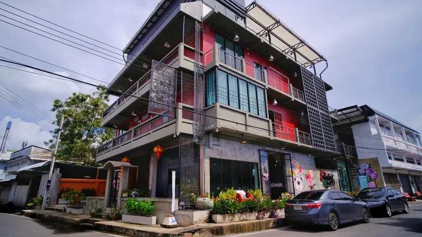 MonkeyArt Hotel&Cafe - Image 1