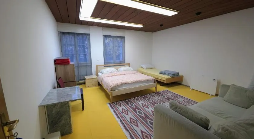 Merkur - Private Room with Shared Kitchen Shower and Toilet - Chur Old Town - Image 1
