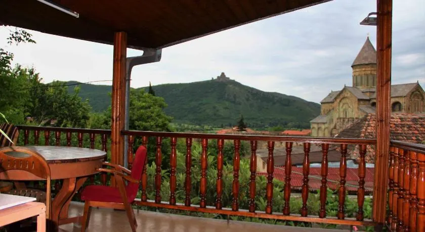 Hotel Queen - Image 1