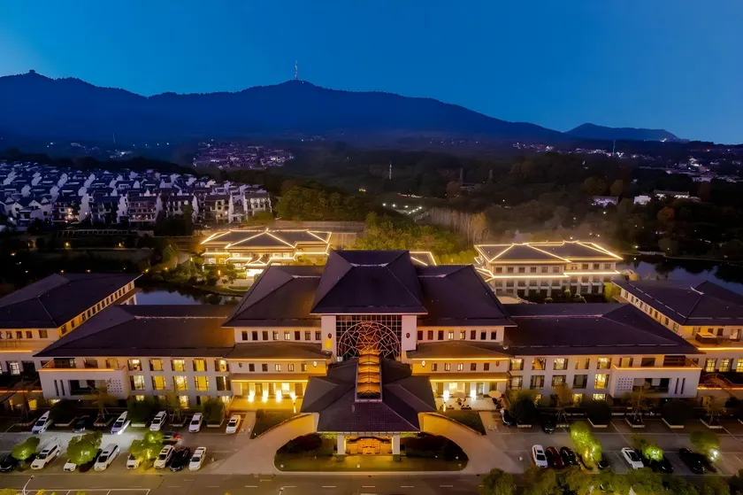 Jingting Lake Hotel - Image 1