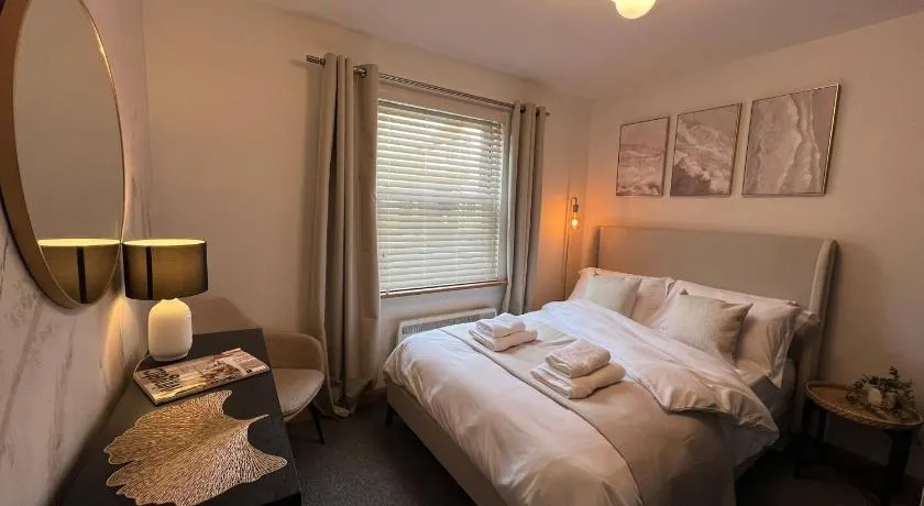 2 Bedroom Apartment 11 Minutes From Stansted Airport - Image 1