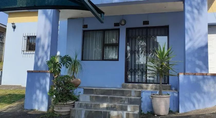 Liz' Cottage - Image 1