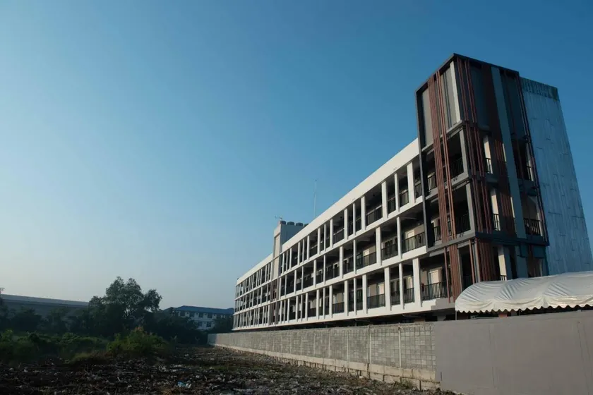Samutsakorn condo - Image 1