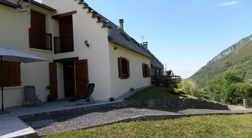 Bergerie rénovée au coeur des Pyrénées - Image 1