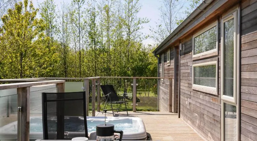 7 Meadow Retreat - Image 1