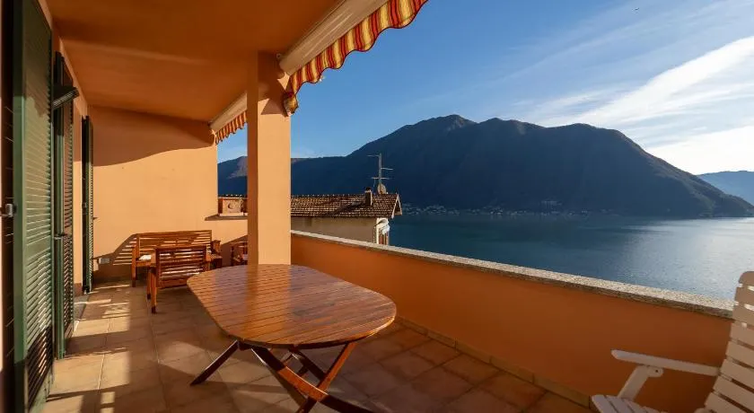 Splendida casa con terrazza vista lago e 2 garage - Image 1