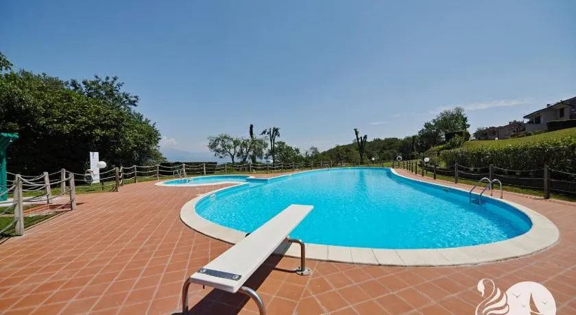 Vista Lago - Image 1