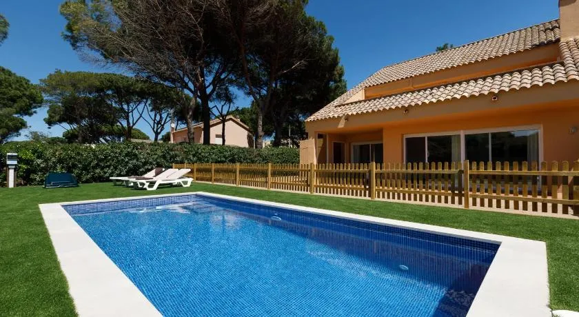 Villas con piscina a 120m de la Playa de Pals by La Costa Resort - Image 1