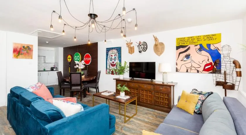 Printworks Building City Centre Penthouse 5 Bedrooms Sleeps 14 - Image 1