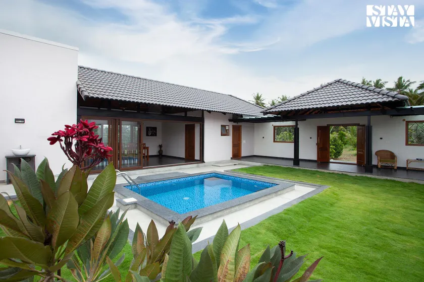 StayVista at Ava - The Country House with Breakfast & Miniature Golf - Image 1