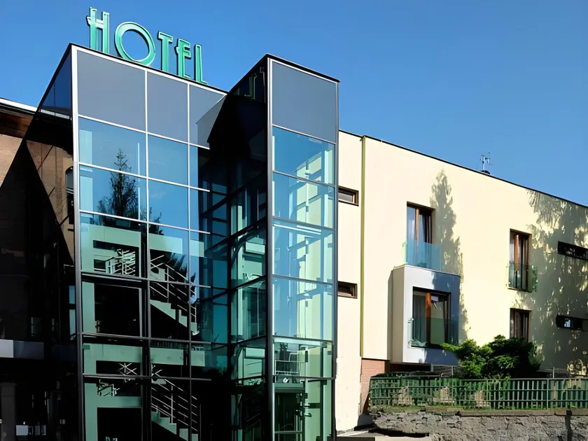 Jan Maria Hotel - Image 1