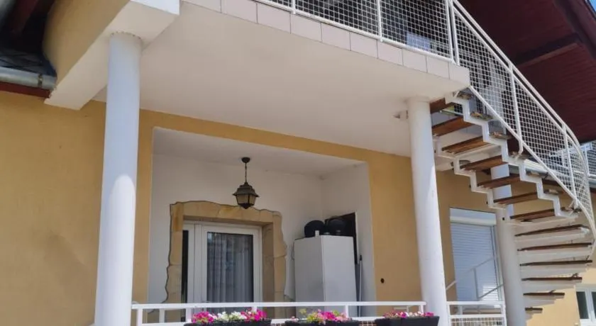 Tavirózsa Apartman - Image 1