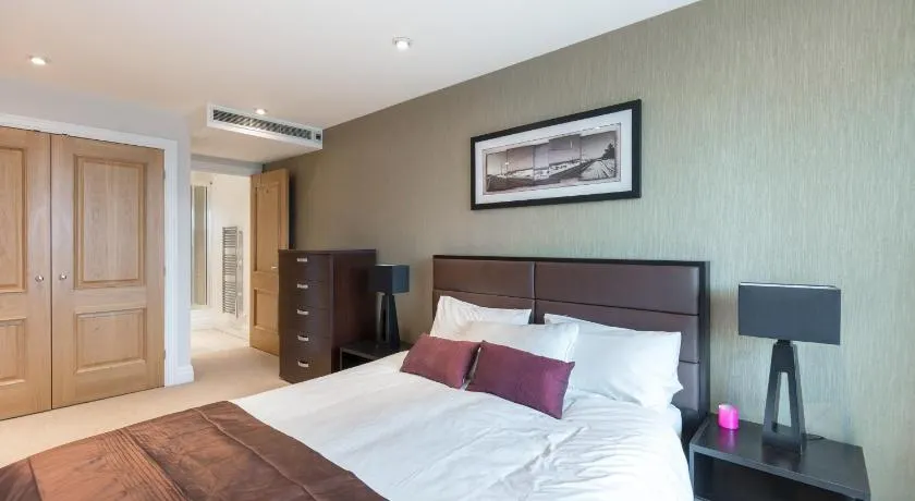 Two Bedroom Modern Apartment - Image 1