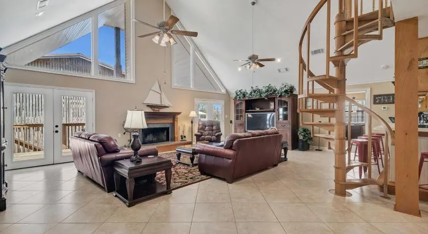 House on Cotton Bayou Pet Friendly Private Pool 2 Boat Slip - Image 1