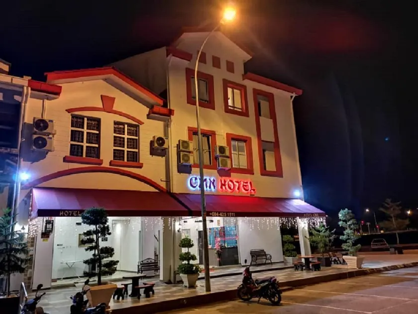 CMN Hotel & Homestay - Image 1