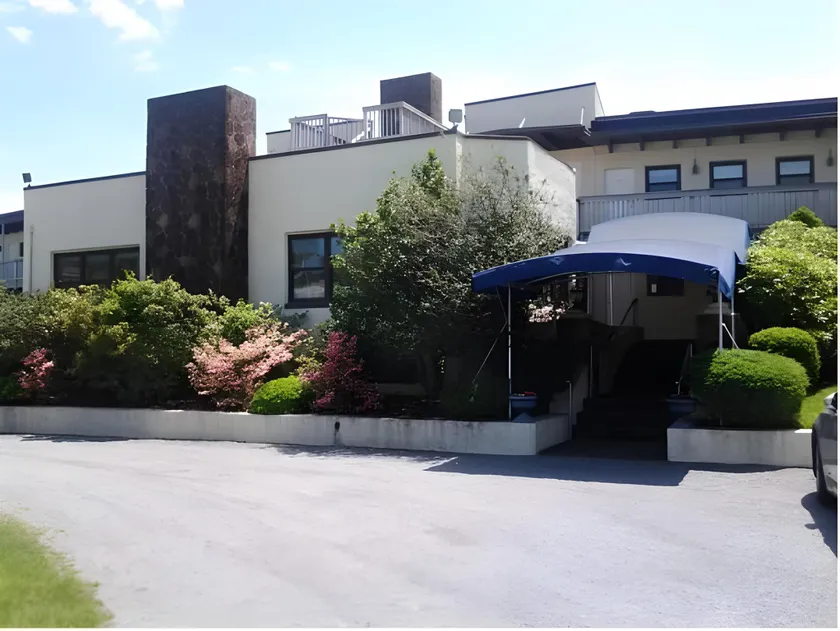 Surf & Sand Beach Motel - Image 1